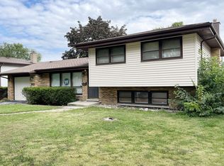 1933 S Tures Ln, Des Plaines, IL 60018