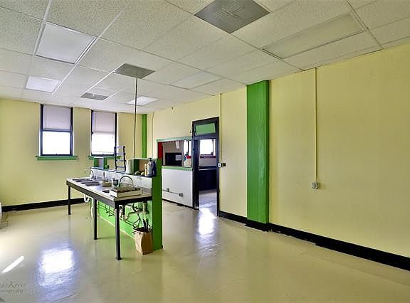 4th image of 100 E Williams St