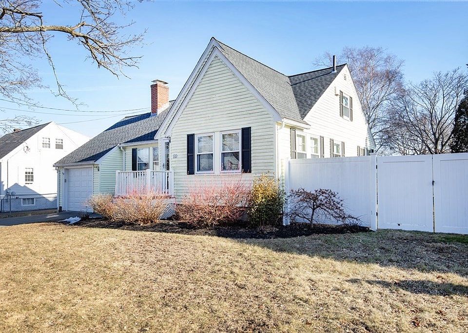 52 Newcastle Rd Peabody MA 01960 Zillow