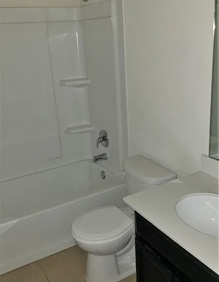 3400 Claymore 14 hall bath (1)_10052022