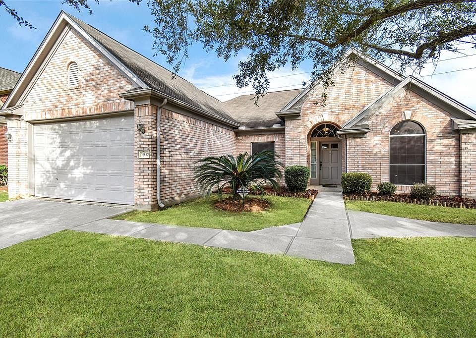 1st image of 15622 Rosewood Hill Ct