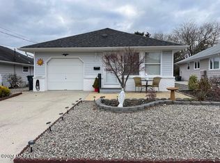 8 Mount Fairweather Ln, Toms River, NJ