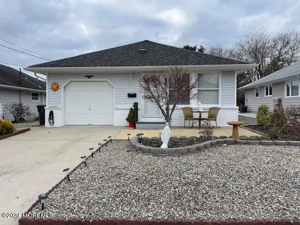 8 Mount Fairweather Lane, Toms River, NJ 08753