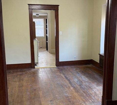 4th image of 403 E Devon St