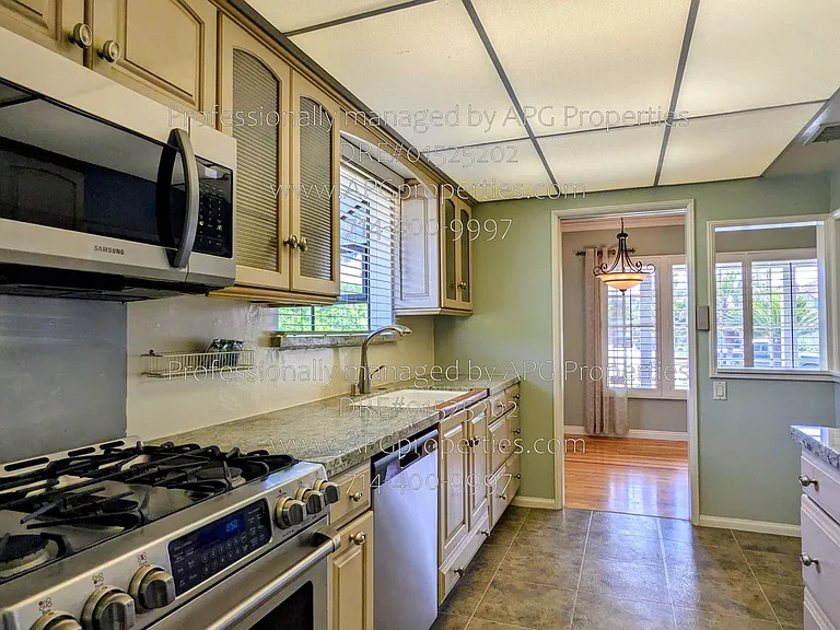 1022 N Baker St — Photo 4