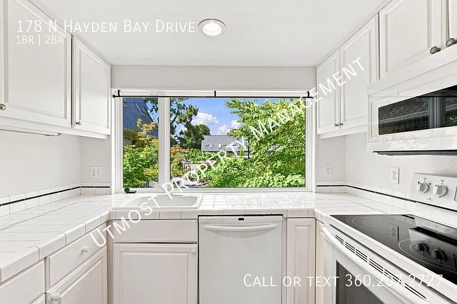 1bd With River Views! This Place Is It. Overlooking The Columbia River — Photo 3