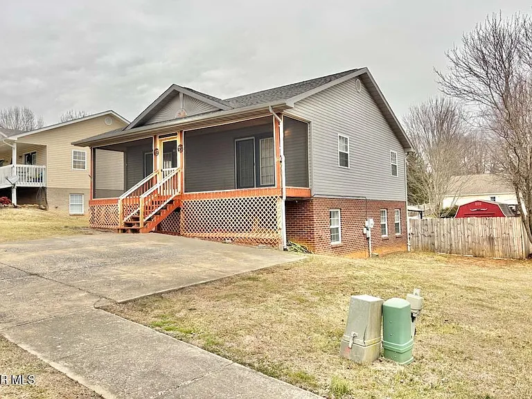 1023 Justus Dr — Photo 1