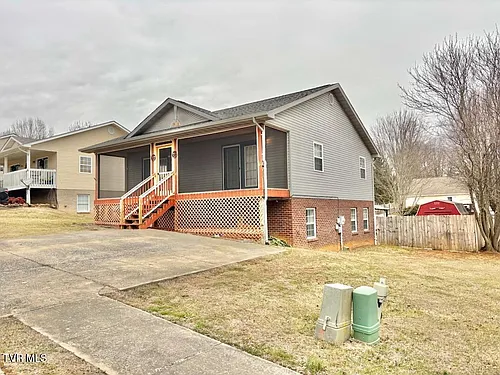 1023 Justus Dr Photo 1