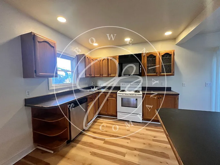 3947 Watson Ave — Photo 4