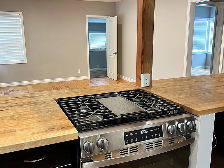 7019 Jamieson Ave — Photo 11