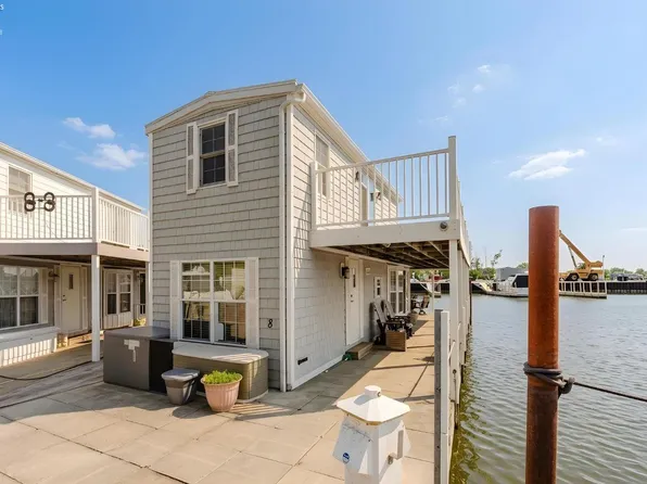 1805 W Lakeshore Dr, Port Clinton, OH 43452