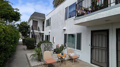 4867 Santa Cruz Ave #2 Photo 1