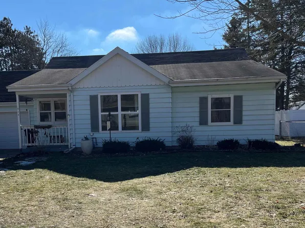 514 Clarke St, Waupaca, WI 54981