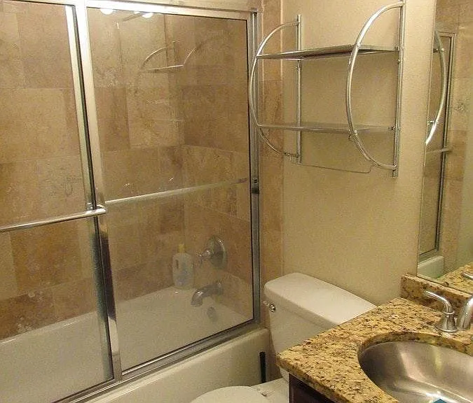 700 E 8th St #12F — Photo 9