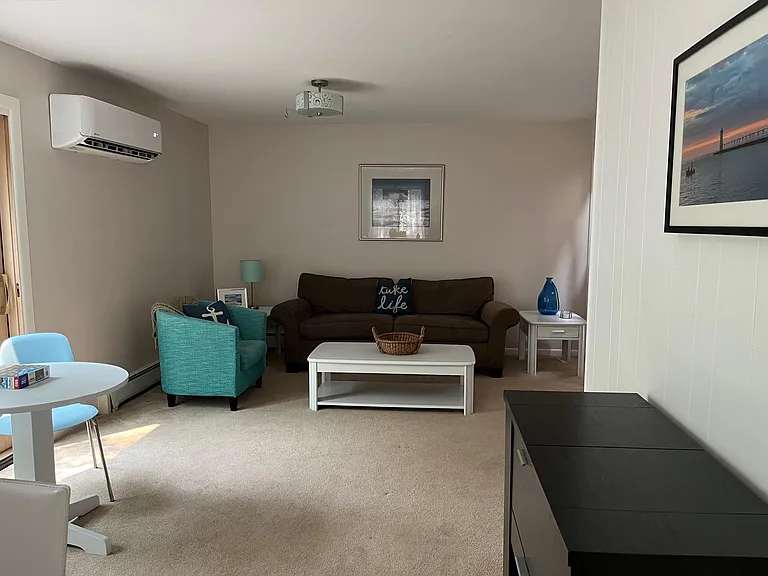 715 Harbor Dr — Photo 6