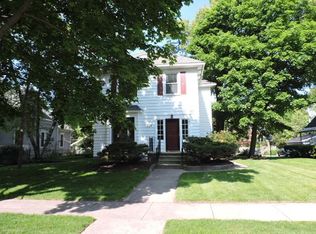 844 N Spring St, Elgin, IL 60120