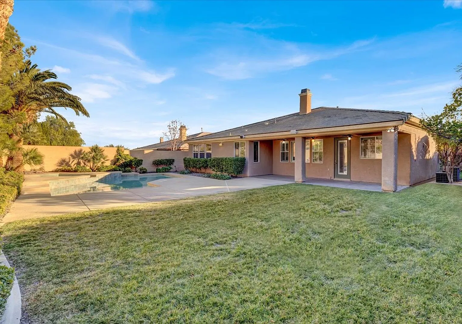 Beautiful 1-Story, 4 Bedroom Home home near Summerlin in a gated community — Photo 4