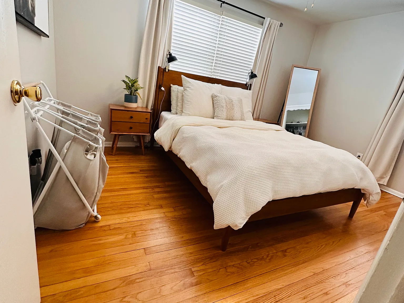 3 bed, 942 sqft, $1,500 — Photo 4