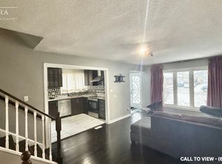 29 Franson Cres #1, Toronto, ON M9M1T6