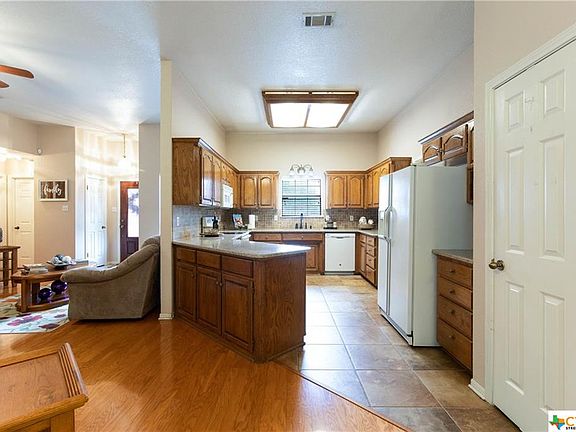 3rd image of 212 Cobblestone Dr