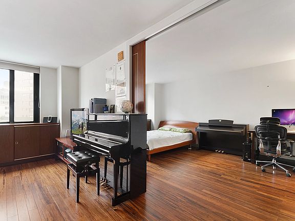 2nd image of 1 Irving Pl APT U9c