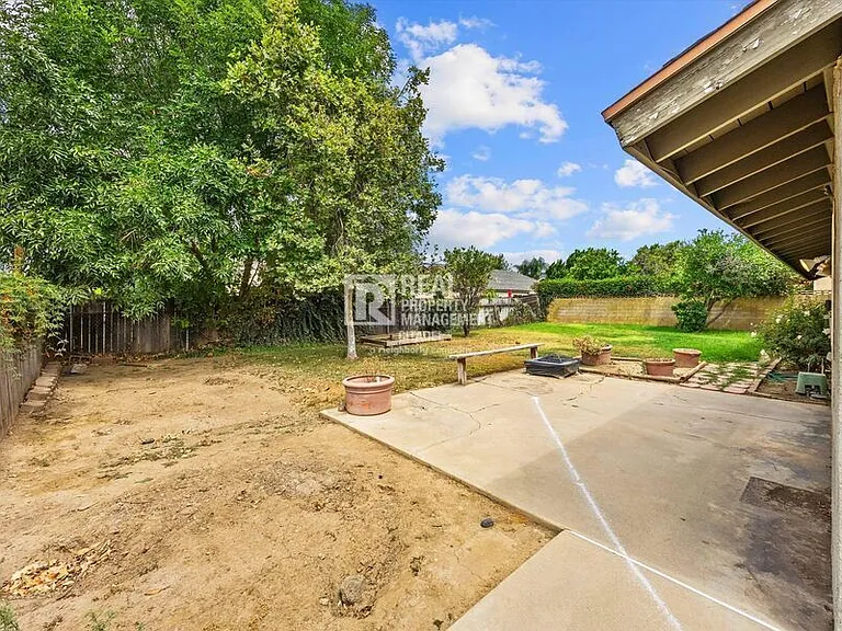 7970 Cambridge Ave — Photo 11