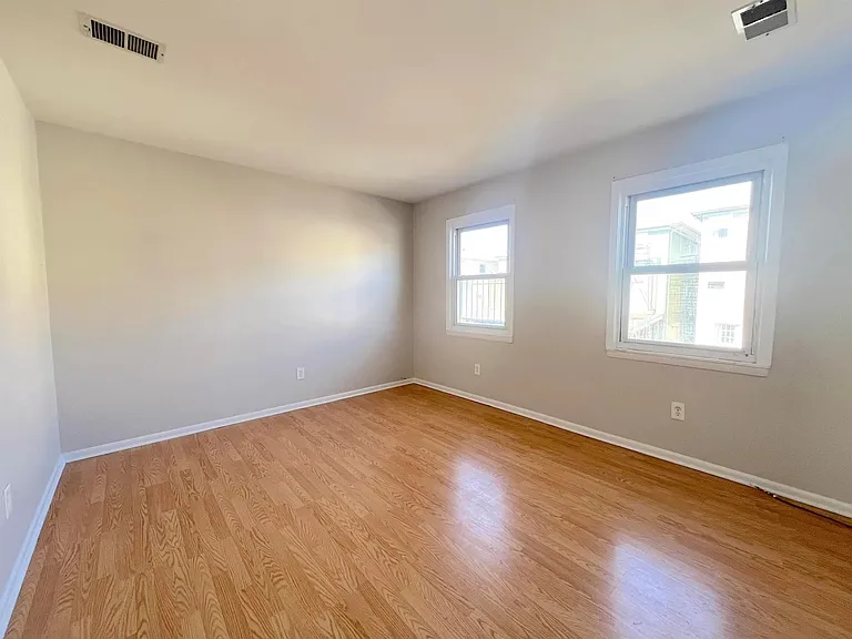 220 Bergen St #3 — Photo 8
