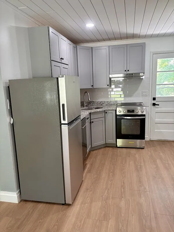 2 bed, 1.0 bath, 1000 sqft, $1,350 — Photo 4