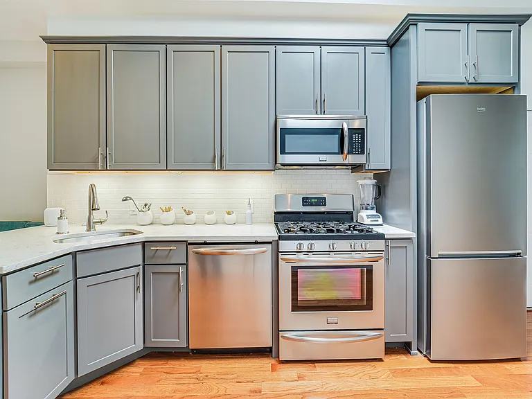 400 Madison St #7 — Photo 2