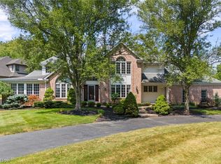 800 Hardwood Ct, Gates Mills, OH 44040