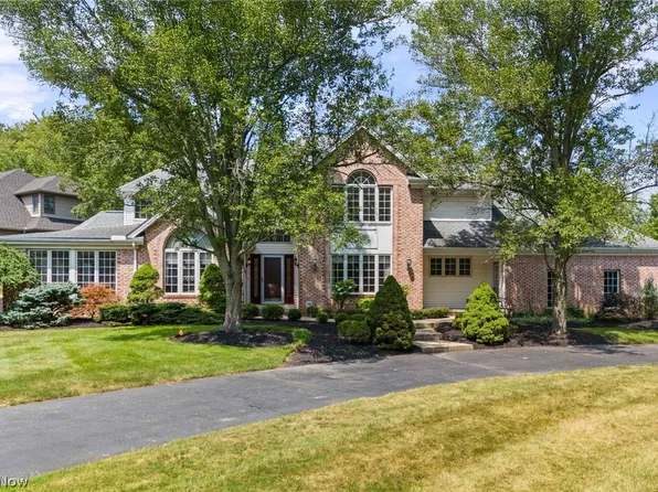 800 Hardwood Ct, Gates Mills, OH 44040