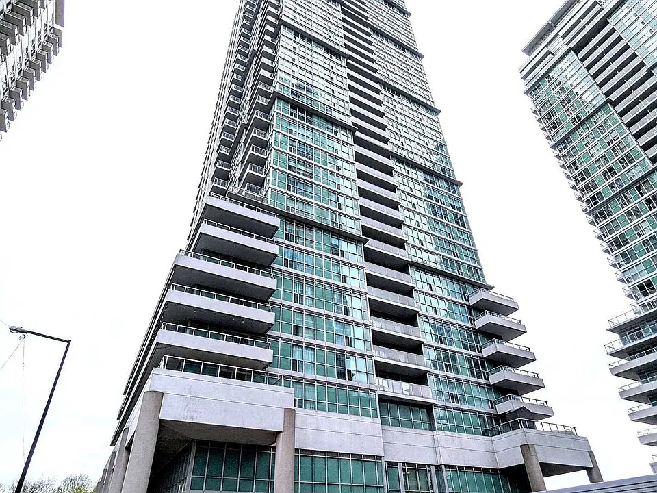 50 Town Centre Ct #607