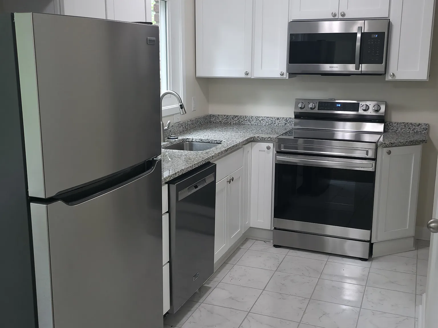 2 bed, 1.5 bath, 1200 sqft, $1,500 — Photo 2