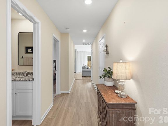 4th image of 656 Lancelot Dr