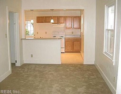 3rd image of 858 W 42nd St