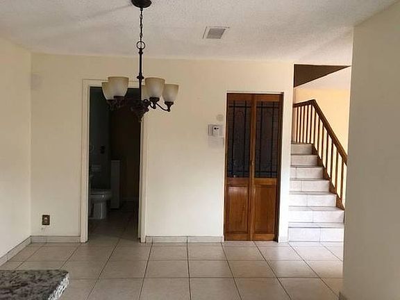 3rd image of 185 Lake Arbor Dr