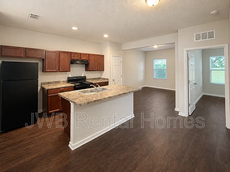 8520 Cocoa Ave — Photo 2