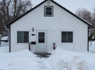 320 8th Ave SE, Jamestown, ND 58401