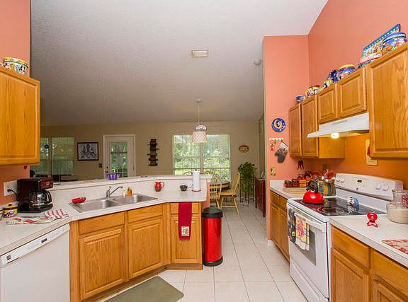 4th image of 72 Bainbridge Ln