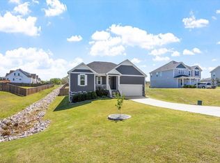 395 Windy Farm Dr, Fuquay Varina, NC 27526