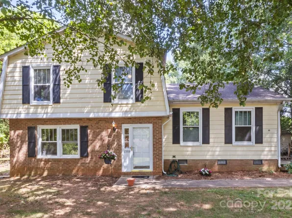 2508 Wood Star Ct, Matthews, NC 28105