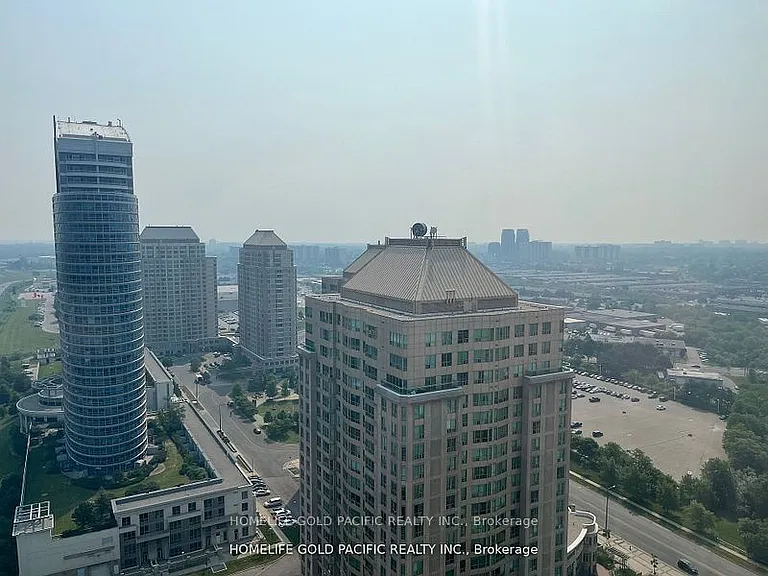 88 Corporate Dr #Penthouse 17 — Photo 2