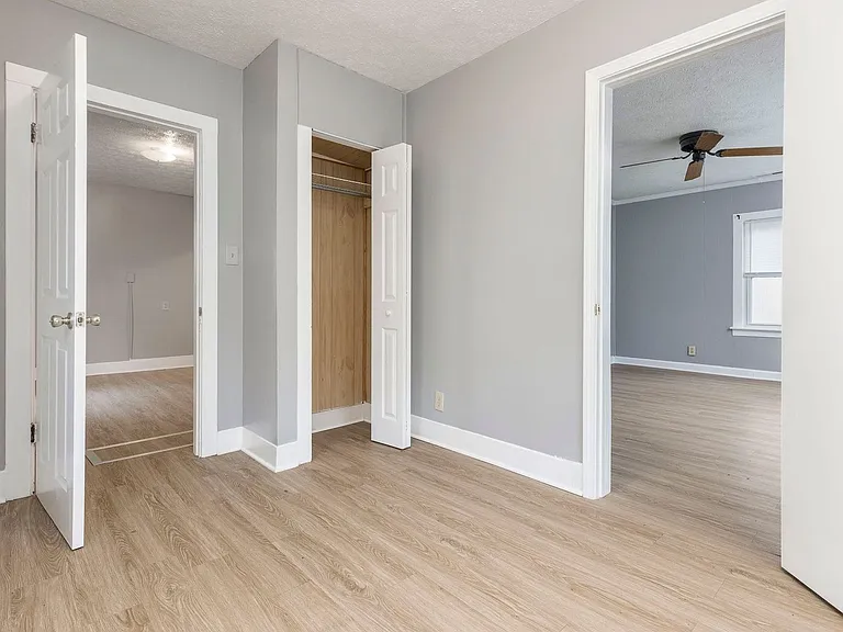 4060 La Salle Ave — Photo 6