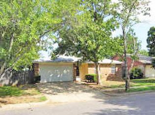 2703 Treeview Dr, Arlington, TX 76016