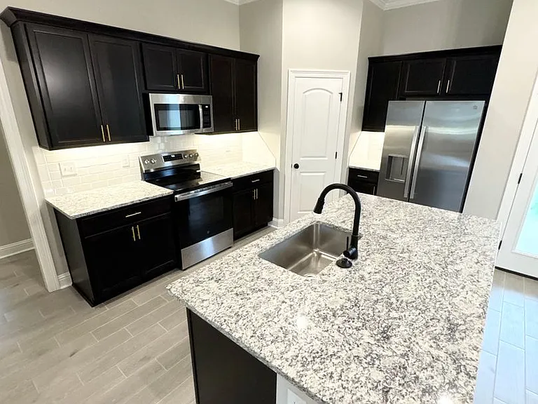 213 Paisley Ln — Photo 2