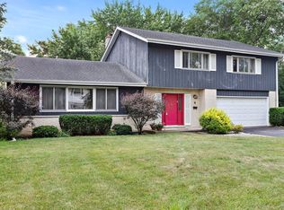 1913 Sunnyside Cir, Northbrook, IL 60062