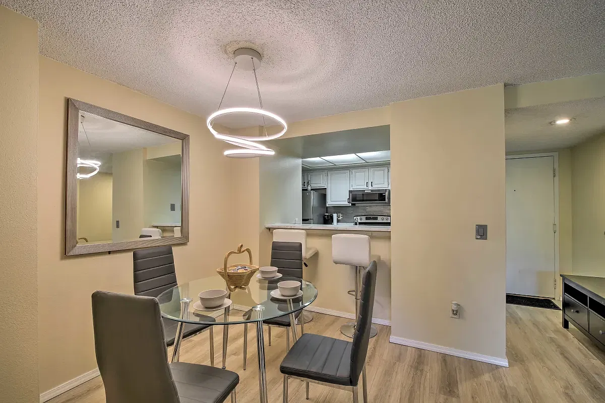 611 SW 5th Ct — Photo 3