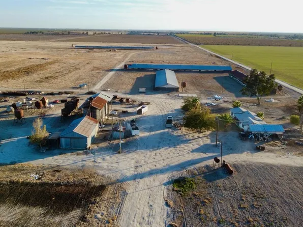 18941 W North Ave, Kerman, CA 93630