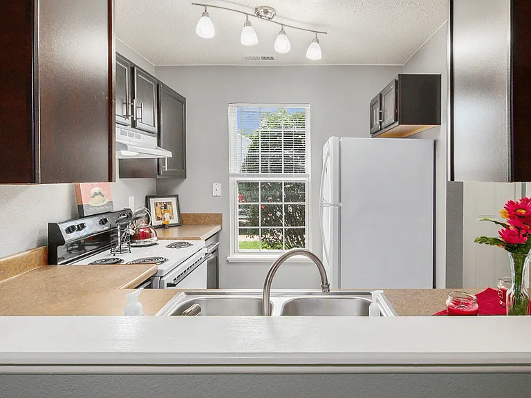 900 West Townhomes — Photo 24