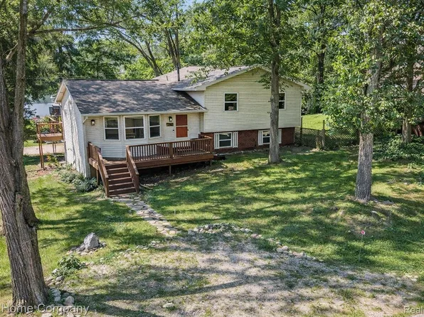 3821 Langley Dr, Pinckney, MI 48169